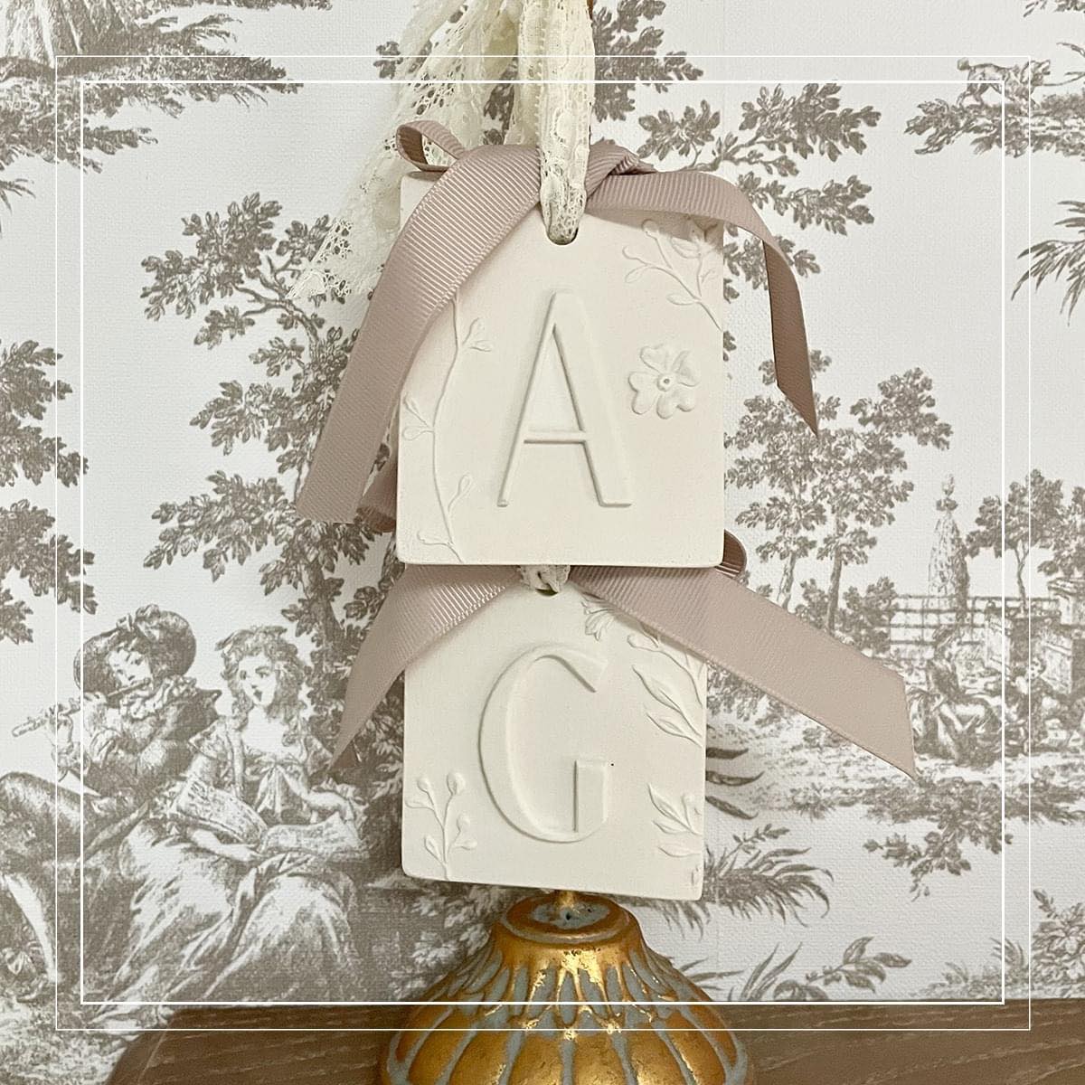 Letra D Gesso Fleur de Cotton