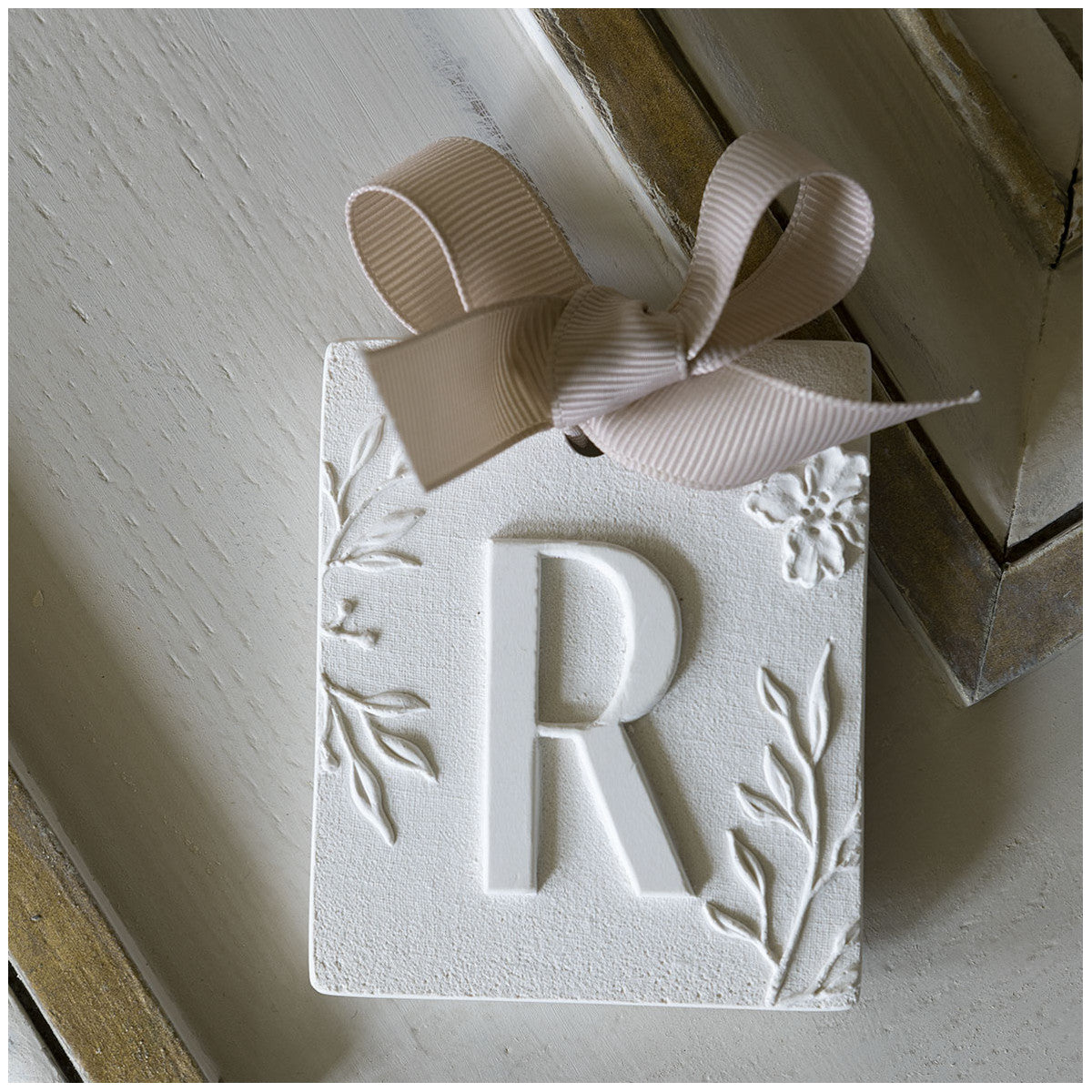Letra R Gesso Fleur de Cotton