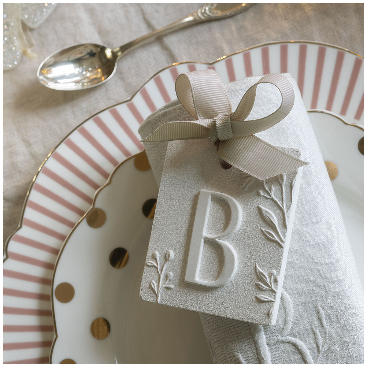 Letra C Gesso Fleur de Cotton